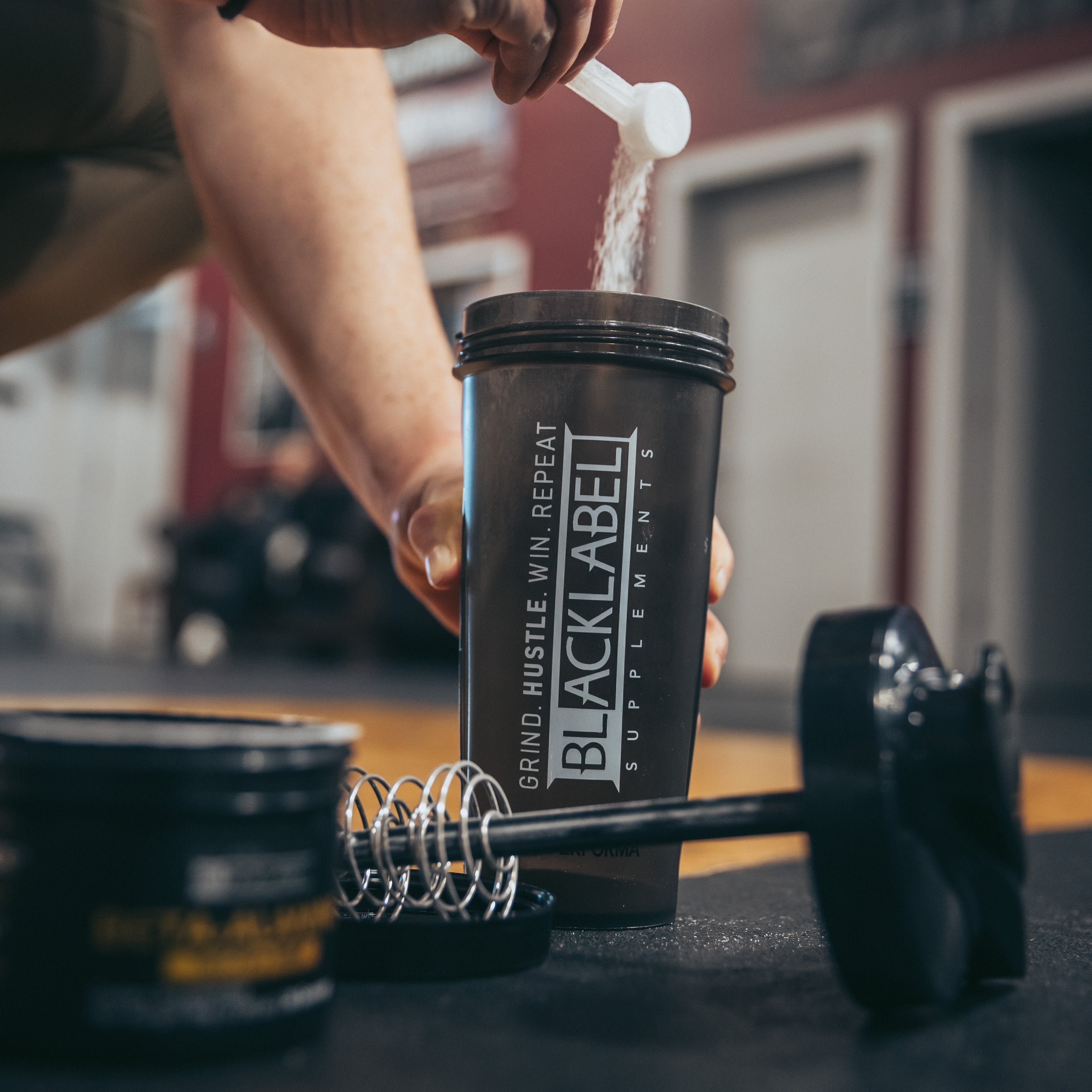 28 oz Shaker Bottle Protein Mixing Cup Gym Sports Fitness